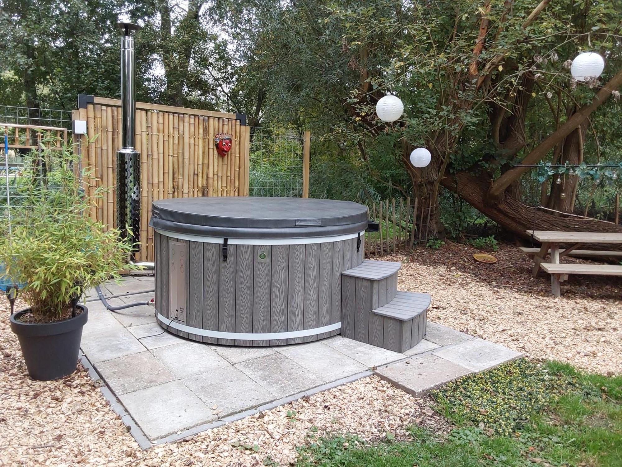 Rumah Senang Wellness Met Hottub En Tuin Ewijk Екстериор снимка