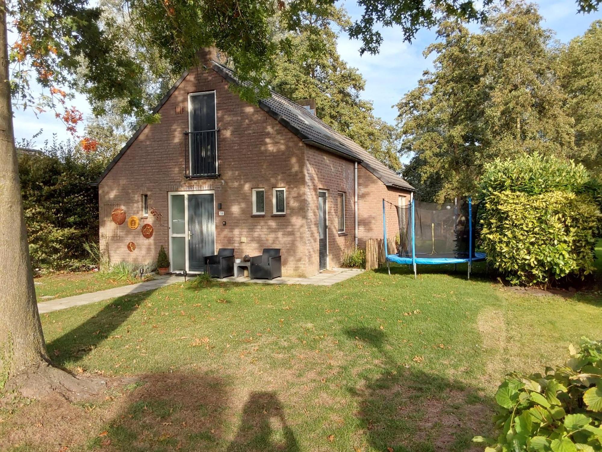 Rumah Senang Wellness Met Hottub En Tuin Ewijk Екстериор снимка